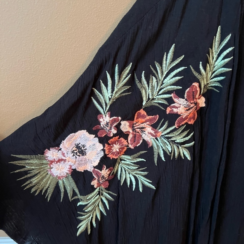 Xhilaration Black Kimono with Floral Embroidery Size M/L Vacation Swim Beach - Picture 2 of 5